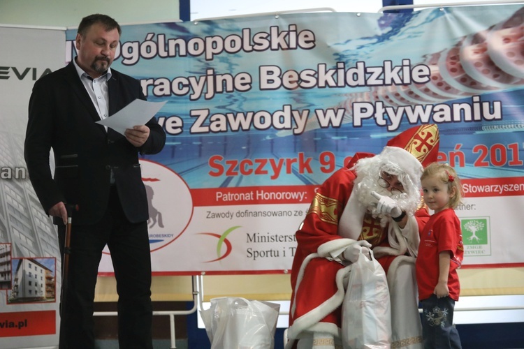 Św. Mikołaj z pływakami w Szczyrku