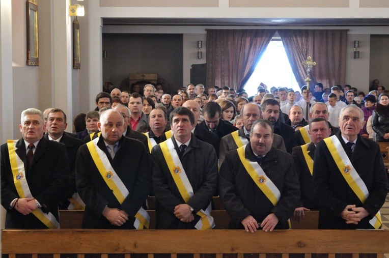 Witraże w Borzęcinie Dolnym