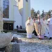 Rzeźbę pobłogosławił 10 grudnia bp Stanisław Salaterski.