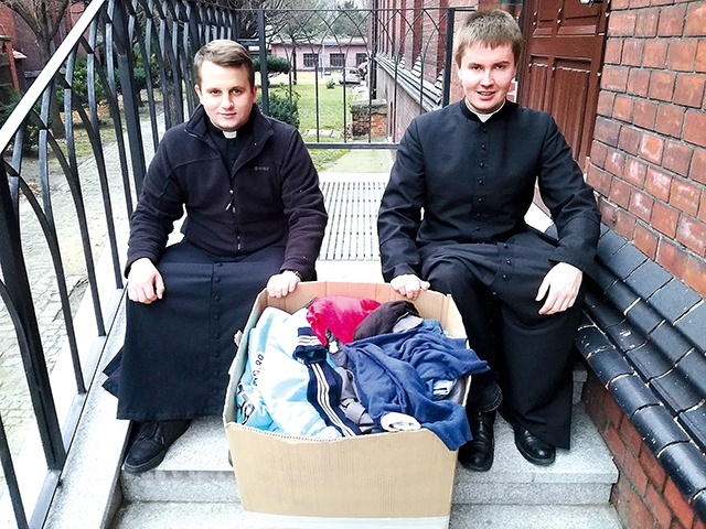 Klerykom przyświecają słowa Jezusa: „Byłem nagi, a przyodziałeś mnie”.