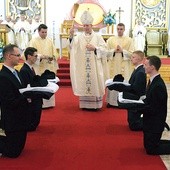 ▲	Stroje duchowne poświęcił bp Piotr Turzyński. 