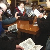 Mało który z uczestników zwlekał z rozpoczęciem lektury.