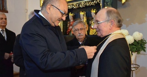 Zasłużony kapłan