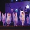 Koncert mikołajkowy na scenie Lubskiego Domu Kultury rozpoczęły przedszkolaki.