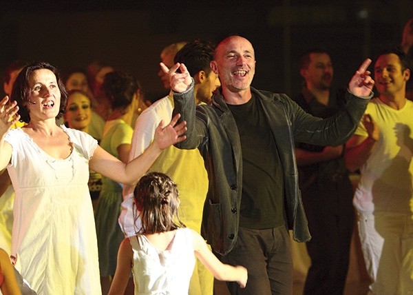 ▲	Mariusz Kozubek  na scenie w Spodku podczas premiery widowiska „Exodus”. 
