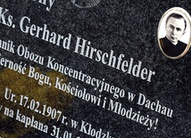 Bł. ks. Gerhard Hirschfelder urodził się w 1907 roku w Kłodzku. Był przeciwnikiem nazizmu, odważył się publicznie powiedzieć: „Kto wyrywa młodzieży z serc wiarę w Chrystusa, jest zbrodniarzem!”. Trafił za to do obozu koncentracyjnego w Dachau, gdzie zmarł śmiercią męczeńską 1 sierpnia 1942 r.