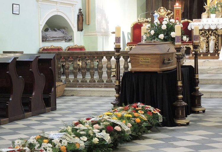 Ostatnie pożegnanie śp. dr. Tadeusza Niwińskiego