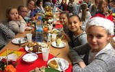 Wigilia dla dzieci z grup parafialnych w Drezdenku