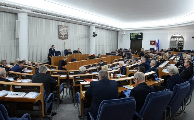 Senat przyjął bez poprawek ustawy o KRS i SN