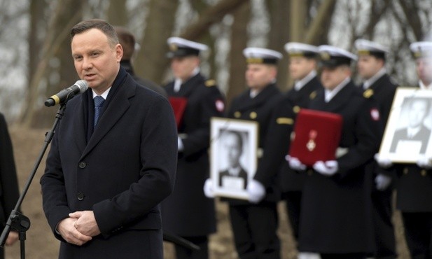 Prezydent: 65 lat obrońcy polskiego Wybrzeża czekali na godny spoczynek