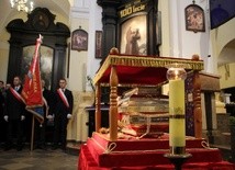 Eucharystia sprawowana była przy relikiwach bł. o. Honorata Koźminskiego, które przez miniony rok peregrynowały po Polsce