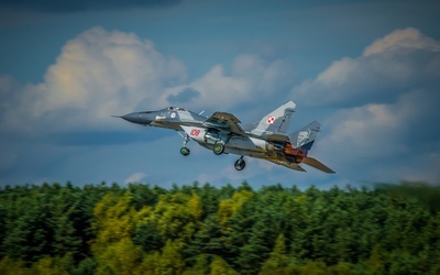 Wypadek wojskowego samolotu MiG-29 - pilot zdążył się katapultować