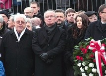 ▲	Szczątki odnalazł zespół pod kierownictwem prof. Krzysztofa Szwagrzyka IPN na tzw. Łączce – w kwaterze „Ł” cmentarza Wojskowego na Powązkach w Warszawie. Szczątki  kmdr. por. Zbigniewa Przybyszewskiego i kmdr. Stanisława Mieszkowskiego zidentyfikowano w 2014 r.,  kmdr. Jerzego Staniewicza – w 2016 r.