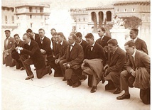 ▲	Alfred Freyer (drugi z prawej w pierwszym rzędzie) z reprezentacją polskich lekkoatletów w Rzymie w 1927 r.