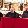 ▲	Katechezę tym razem współprowadzili: bp Ignacy Dec,  ks. Franciszek Głód i ks. Andrzej Dziełak.