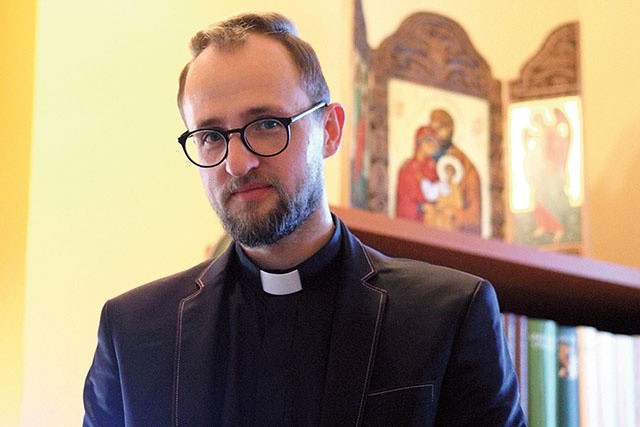 ▲	Ks. Łukasz Kutrowski na nowo odkrył wychowawcę Chrystusa i nieustannie doświadcza jego opieki.