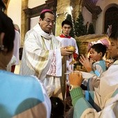 Akceptacją chińskich władz cieszy się tzw. Kościół patriotyczny, a działalność zagranicznych misjonarzy jest zakazana.