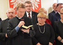 ks. Mateusz Pawlica odczytał słowa Ewangelii opowiadającej o narodzinach Jezusa