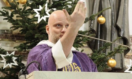 O. Adam podczas homilii