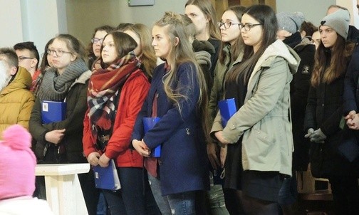 Młodzi z Andrychowa, ale nie tylko oni, czekali na przyjazd o. A. Szustaka z rekolekcjami adwentowymi
