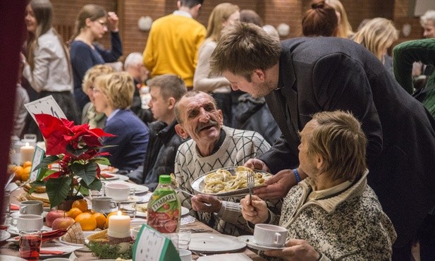 Święta z ubogimi w pięciu polskich miastach