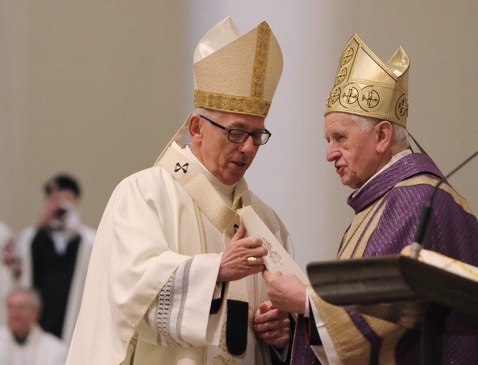 Kościół dziękuje Bogu za 60 lat kapłaństwa abp. Damiana Zimonia