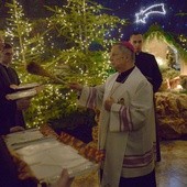 Opłatki w seminaryjnej kaplicy przy żłóbku pobłogosławił bp Henryk Tomasik