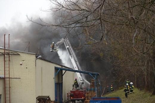 Pożar hurtowni chemicznej w Radomiu