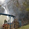  Gdy zawalił się dach, akcję gaśniczą można prowadzić tylko z zewnątrz.