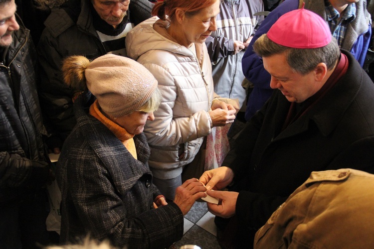 Prezenty dla dzieci i paczki żywnościowe dla najuboższych