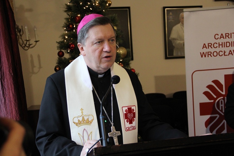 Prezenty dla dzieci i paczki żywnościowe dla najuboższych