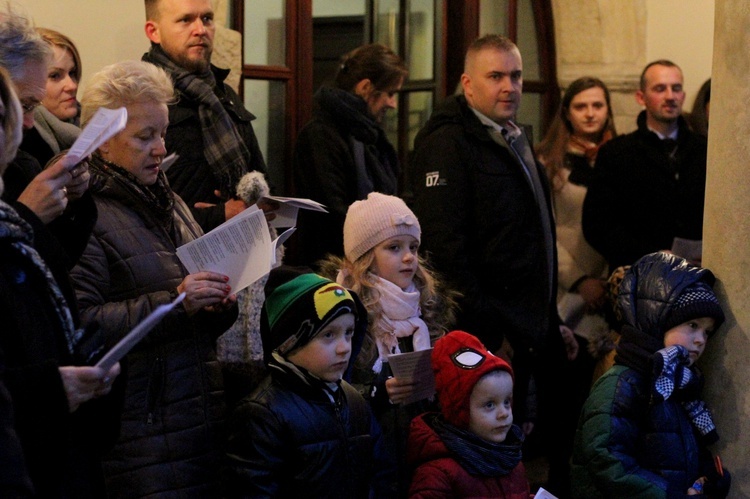 Kolędowanie z kard. Stanisławem Dziwiszem