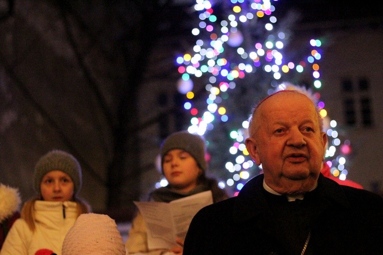 Kolędowanie z kard. Stanisławem Dziwiszem