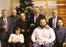W świątecznym spotkaniu uczestniczyli członkowie stowarzyszenia, a także niepełnosprawni sportowcy