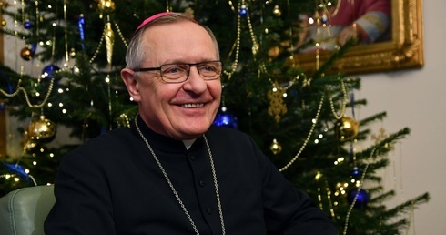 Bp Dajczak: Życzę zdumienia betlejemską nocą!