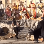 Półnaga kobieta chciała zabrać dzieciątko Jezus z szopki w Watykanie