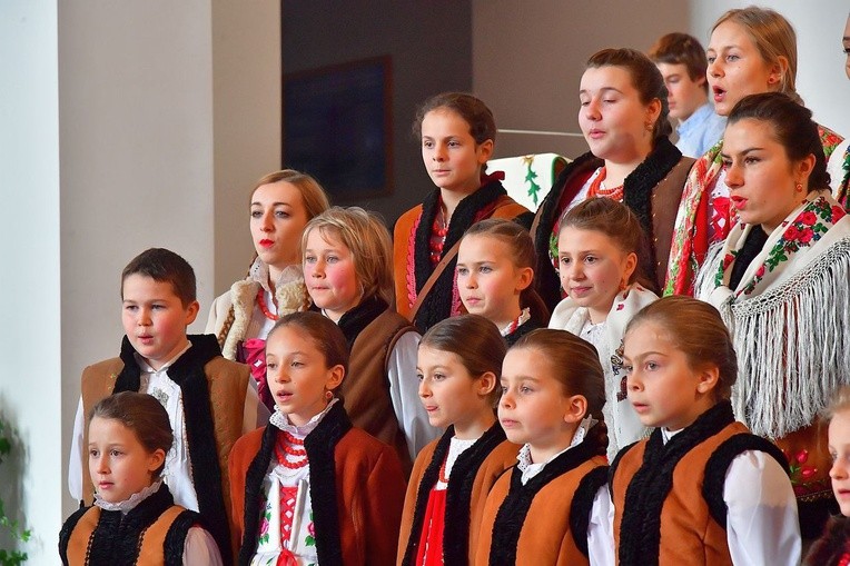 "Wśród nocnej ciszy" z "Turlikami"