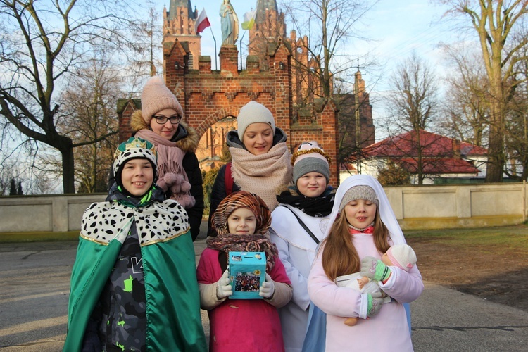 Kolędnicy misyjni z parafii w Złakowie