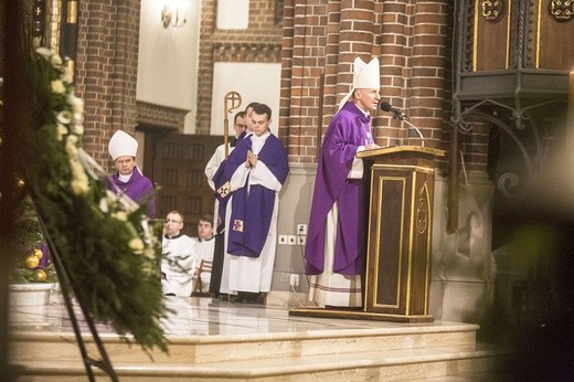 Powiedzcie, że odszedł święty. Pogrzeb bp. Stanisława Kędziory