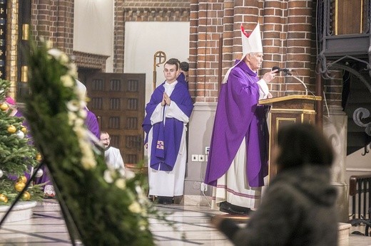 Powiedzcie, że odszedł święty. Pogrzeb bp. Stanisława Kędziory