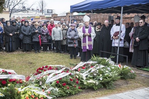 Bp Stanisław spoczął na Cmentarzu Bródzieńskim