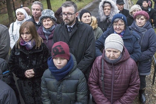 Bp Stanisław spoczął na Cmentarzu Bródzieńskim