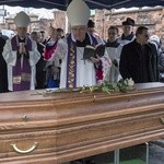 Bp Stanisław spoczął na Cmentarzu Bródzieńskim