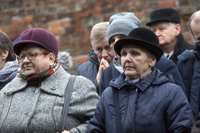 Bp Stanisław spoczął na Cmentarzu Bródzieńskim