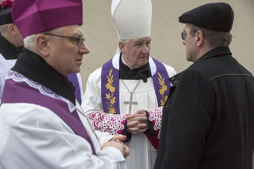 Bp Stanisław spoczął na Cmentarzu Bródzieńskim