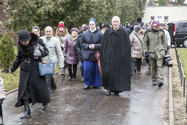 Bp Stanisław spoczął na Cmentarzu Bródzieńskim