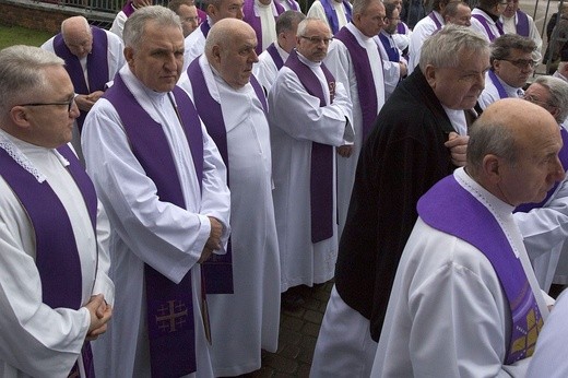 Dopełniał cierpień Chrystusa. Msza św. pogrzebowa