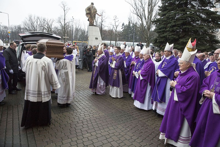 Dopełniał cierpień Chrystusa. Msza św. pogrzebowa