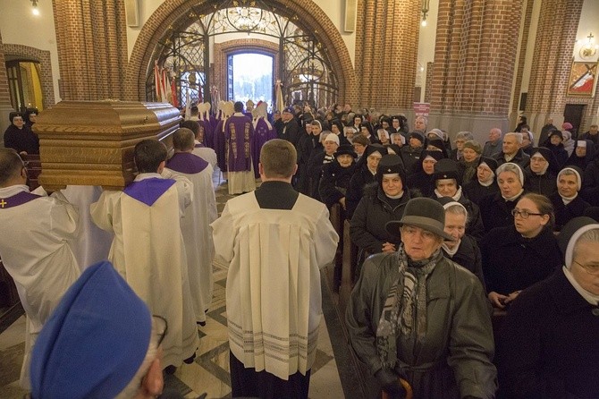 Dopełniał cierpień Chrystusa. Msza św. pogrzebowa