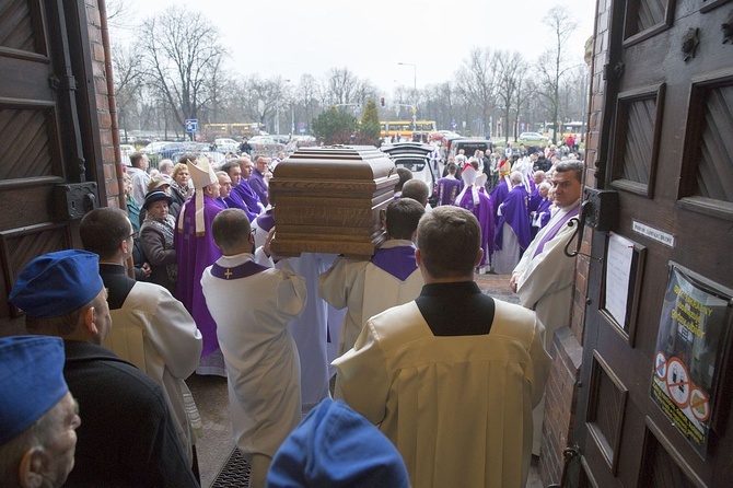 Dopełniał cierpień Chrystusa. Msza św. pogrzebowa